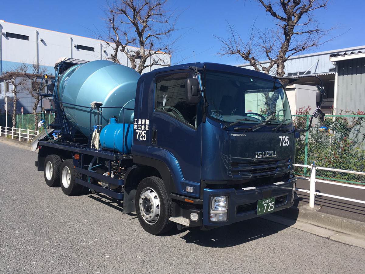 １１ｔ積低床ミキサー車（いすゞ自動車　フォワード　９段変速）